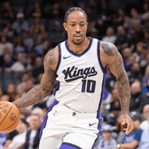 开云网址入口-美媒：勇士有意德罗赞和克拉克斯顿，正讨论三方交易可能性